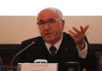 Tavecchio: “Favorevole alla Serie A in campo durante le feste, felice per Conte”