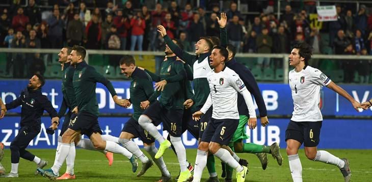 Straordinario entusiasmo per il ritorno degli Azzurri a Palermo: lo stadio