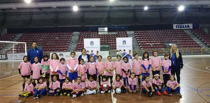 Batti 5! Viva il calcio femminile.