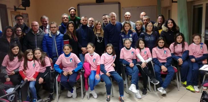 Consegna magliette alle tesserate delle squadre femminili