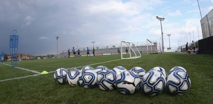 Positivi al Covid 19 due calciatori e un membro dello staff azzurro