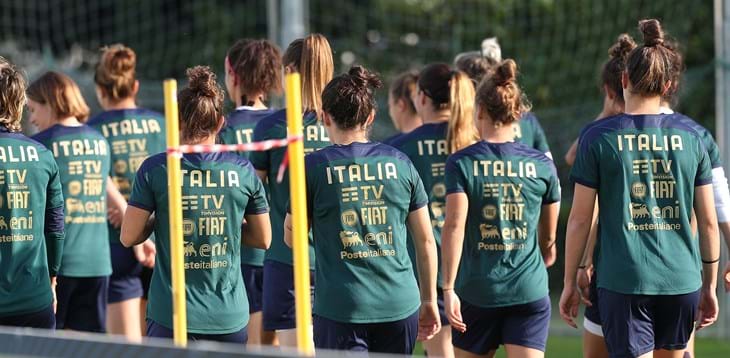 Una calciatrice positiva dopo i test molecolari effettuati ieri sera a Coverciano