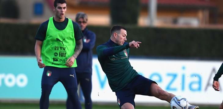 Diciannove Azzurri presenti al primo allenamento, domani previsto l’arrivo di altri 11 giocatori. Out Criscito e Caputo
