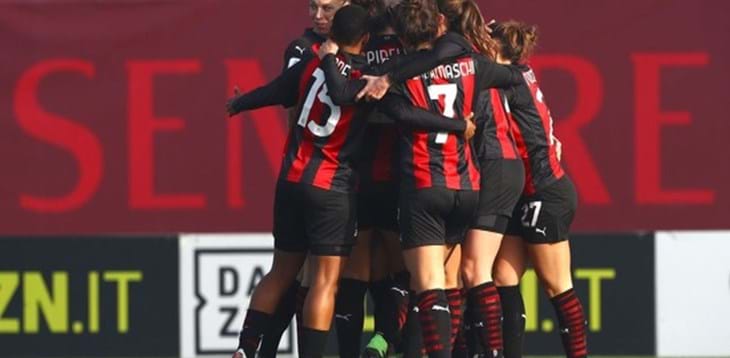 Il Milan è l’anti Juve: le rossonere vincono 2-0 col Sassuolo e tengono il passo della capolista