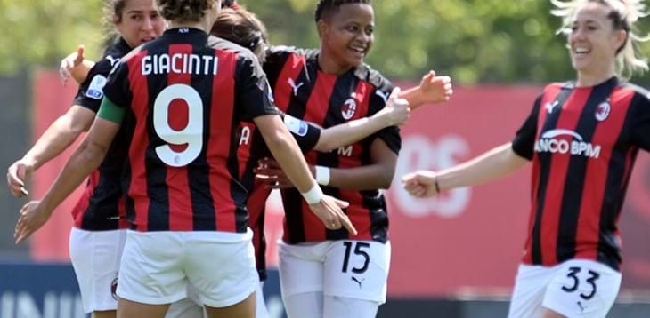 Il Milan batte l’Inter 4-2 e vola in finale, ora tocca a Juventus e Roma