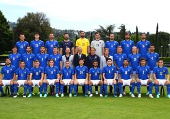 Giornata di scatti ufficiali: le foto di squadra, in tenuta da gioco Puma e in divisa Emporio Armani