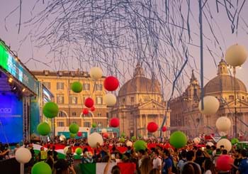 Italia campione d'Europa, è festa in piazza: maxischermi e caroselli, una notte infinita per il trionfo azzurro