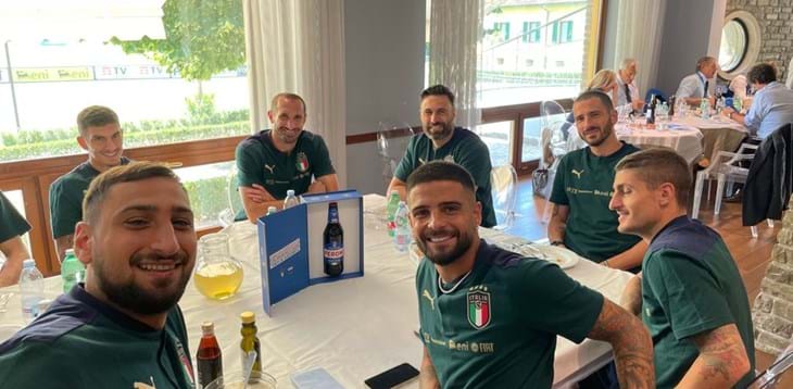 Peroni si tinge di azzurro e brinda con un omaggio esclusivo alla Nazionale Campione d’Europa