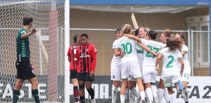 Juventus e Sassuolo vincono e volano in testa, rinviata per Covid Inter-Roma