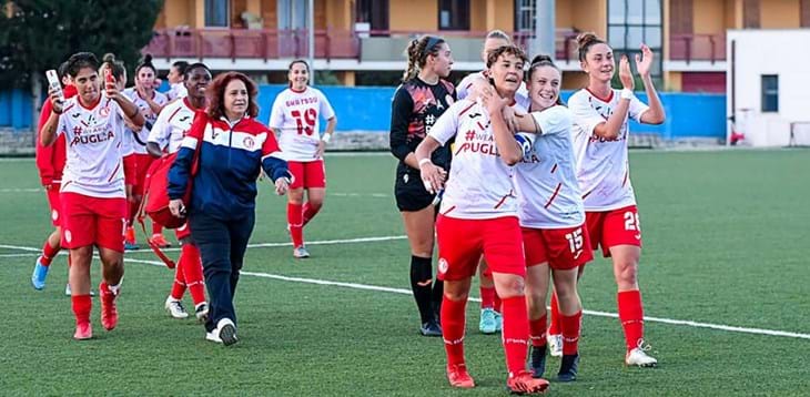 La Pink Bari batte il Tavagnacco ed è sola in testa, pareggio del Chievo, successo del Brescia