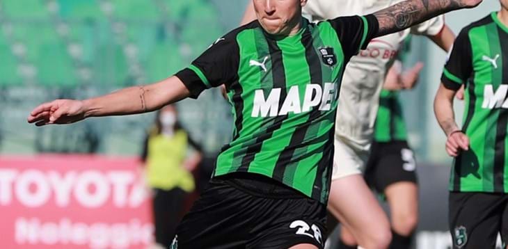 Il Sassuolo in 10 ferma il Milan sullo 0-0. Vince il Napoli, pari beffa per la Fiorentina