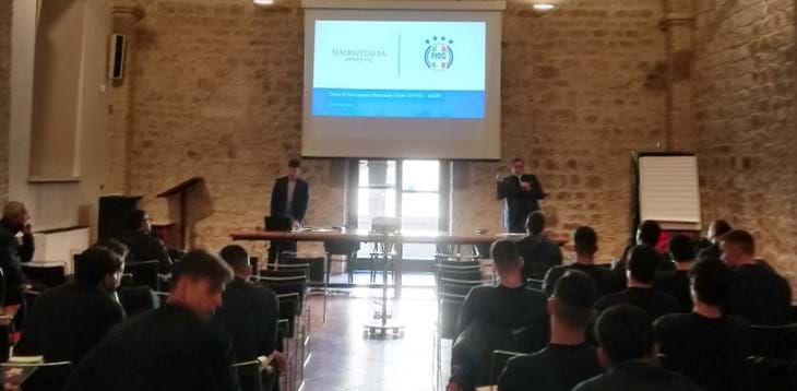 Giocatori e staff al quarto incontro del programma educativo antidoping della UEFA HatTrick V