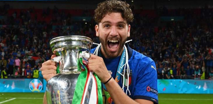 All’asta la maglia preparata per Locatelli nella finale di UEFA Euro 2020 a Wembley