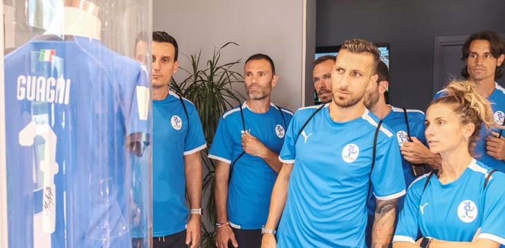 I calciatori ‘in attesa di sistemazione’ in visita al Museo del Calcio per ripercorrere la storia azzurra