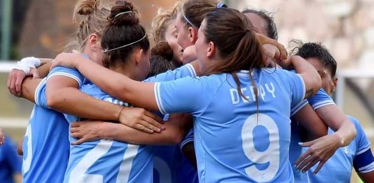 La Lazio vince e vola in testa al campionato, Napoli battuto e raggiunto dal Cesena al secondo posto