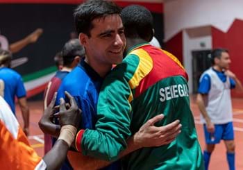 Grande festa al PalaTorrino di Roma: la Nazionale italiana Crazy for Football batte 12-5 il Senegal