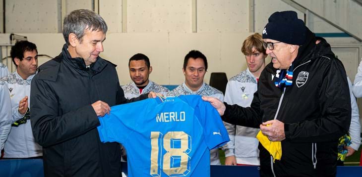A Genova il ricordo di Antonio Merlo nella Giornata dei diritti delle persone con disabilità: una maglia Azzurra per la famiglia