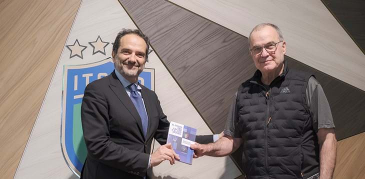 Marcelo Bielsa, l’incontro con Matteo Marani e la visita al Museo del Calcio