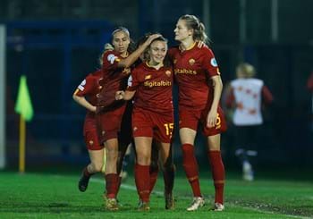 Roma nella storia: giallorosse per la prima volta ai quarti di finale grazie al 5-0 sul St.Pölten. Doppiette di Giugliano e Glionna