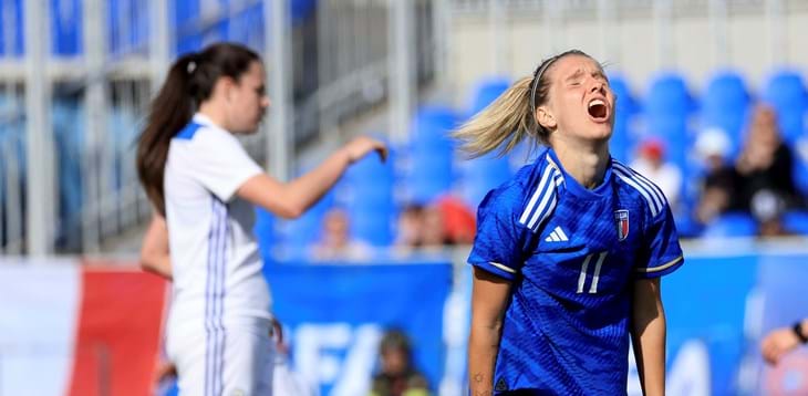 Un 3-0 agrodolce: l’Italia supera la Bosnia, ma martedì sarà necessario battere l’Austria per volare alla fase finale
