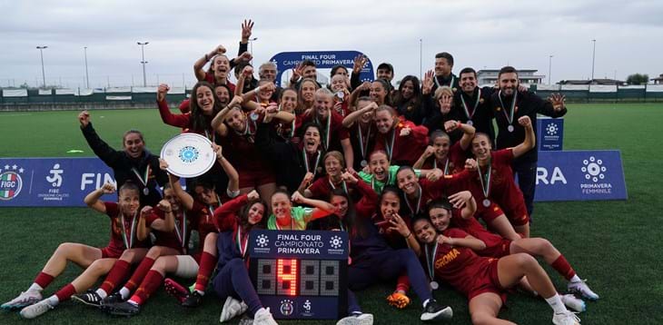 La Roma è campione d’Italia per la quarta volta consecutiva. Juventus punita da Pellegrino Cimò e Kajzba