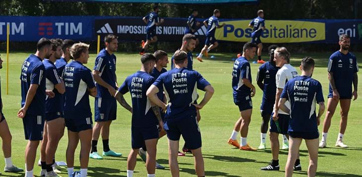 Secondo giorno di lavoro al Forte Village. Mancini: