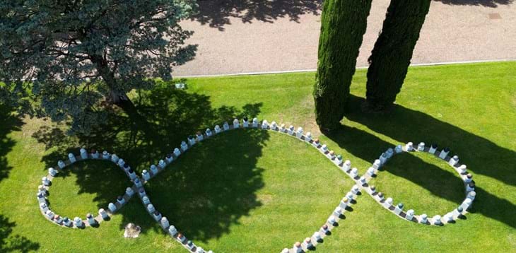 Se becco uno che si fa i selfie sulle sfere di Pistoletto lo caccio...