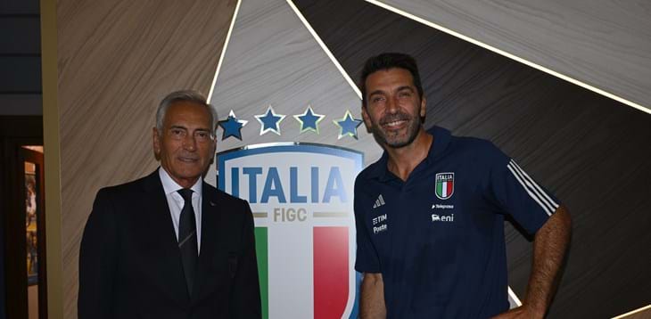Buffon esce dai pali, a Coverciano il debutto da Capo Delegazione: “Felice di essere qui, Spalletti è l’uomo giusto al momento giusto”