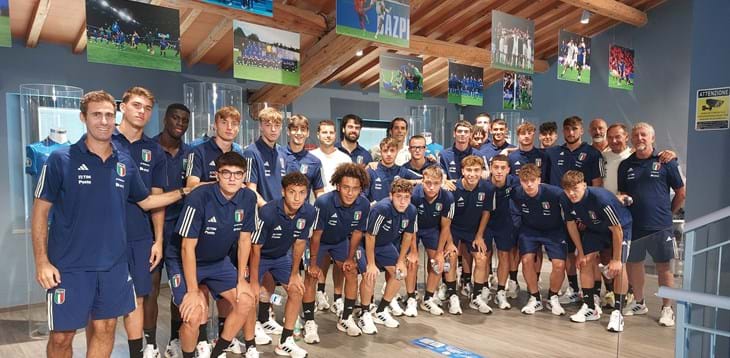 Capire il valore della maglia azzurra indossata: la Nazionale Under 19 in visita al Museo del Calcio