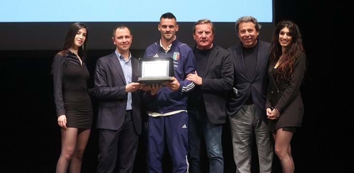 Torneo delle Nazioni, Maggio premiato durante la cerimonia di presentazione. Il 25 aprile l'esordio degli Azzurrini