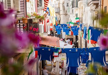 adidas e FIGC, un’altra tappa insieme: Bari Vecchia si tinge d’azzurro alla vigilia della terza partita del girone di EURO 2024