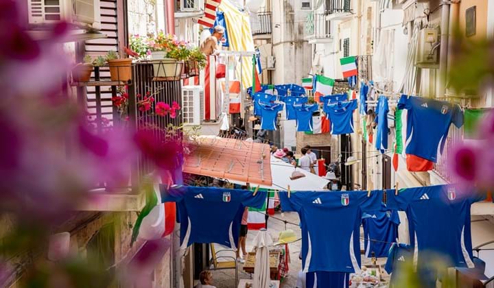 adidas e FIGC colorano Bari Vecchia d’azzurro