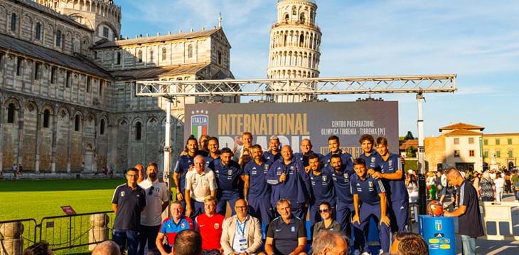 Spettacolo e bellezza: in Piazza dei Miracoli la presentazione dell’International Beach Soccer Tirrenia 2024