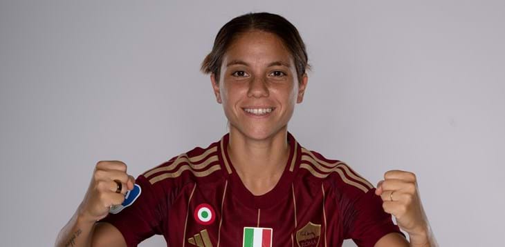 Pallone d'Oro, Manuela Giugliano nella storia: prima italiana nella lista delle nominate. La proclamazione il 28 ottobre a Parigi