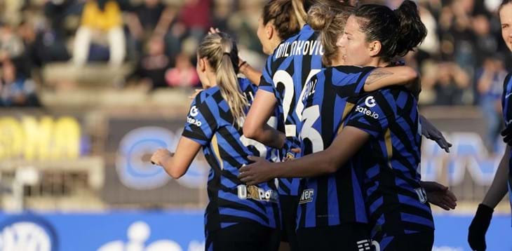 L’Inter batte la Lazio e festeggia la 50ª vittoria in Serie A, il Como aggancia il Milan grazie al 3-0 sul Napoli