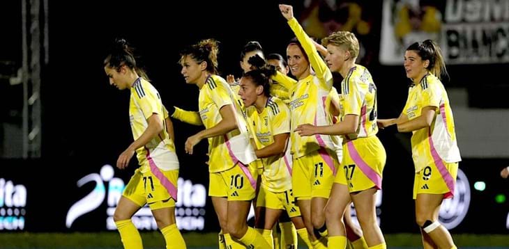 La Juventus batte 4-1 il Como, Fiorentina rimontata dal Milan, il Sassuolo frena la Roma