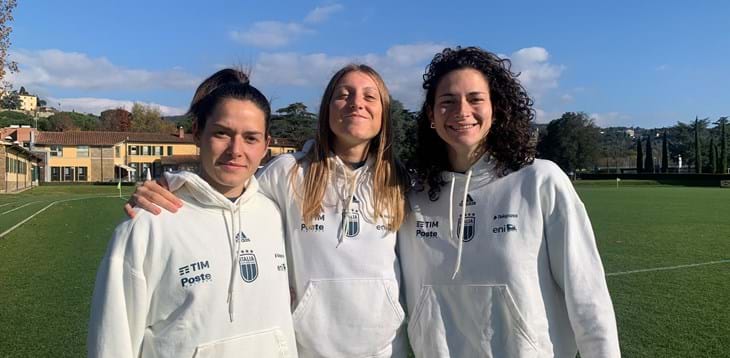 Le Azzurre corrono verso i 90’ con la Germania. Le esordienti Copetti, D’Auria e Nischler esaltano il gruppo: “Speciale essere qui”