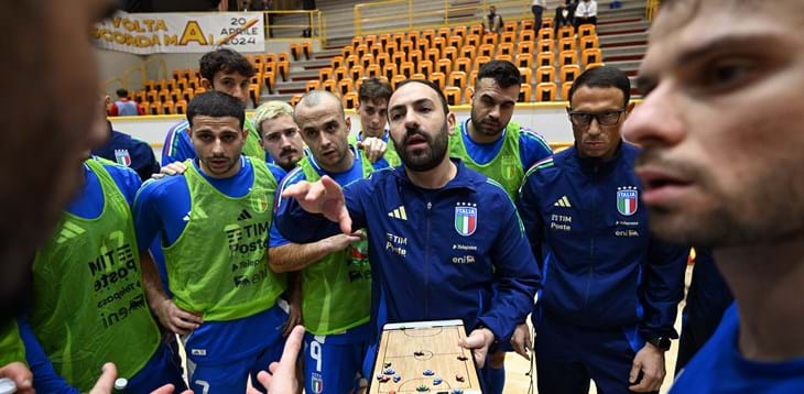 Iniziano le Qualificazioni a Futsal EURO 2026, per l’Italia la Bielorussia (a Catania) e la trasferta in Finlandia. Samperi ne convoca 17