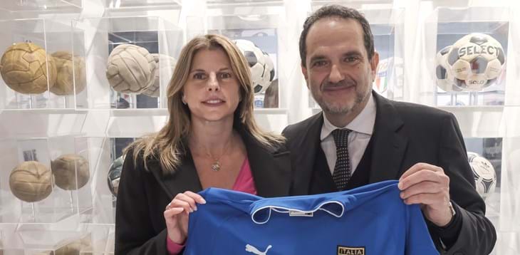 Katia Serra dona la sua maglia azzurra al Museo del Calcio: “Una gratificazione incredibile”