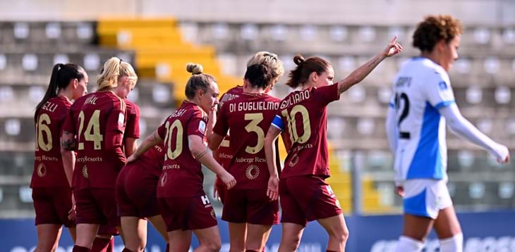 La Roma ipoteca la sua 5ª finale consecutiva: 3-1 rifilato al Sassuolo nella semifinale d’andata. Domenica Fiorentina-Juventus