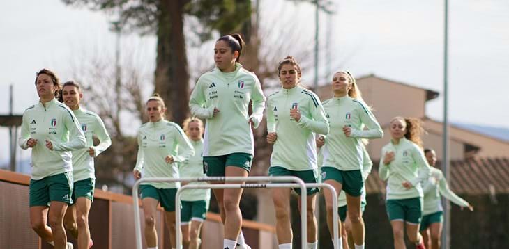 Da Coverciano a Monza, le Azzurre sono già proiettate sui 90’ con il Galles. Giacinti e Piemonte: “Consapevoli della nostra forza”