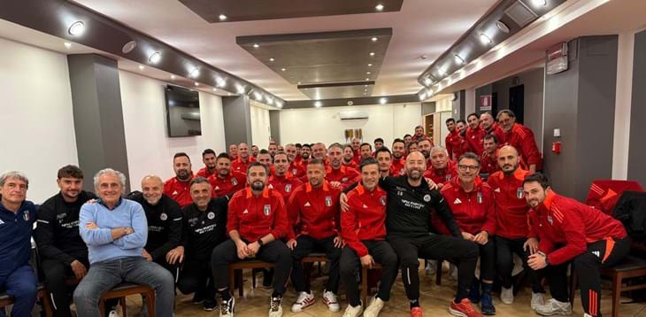 Corso UEFA A, gli allievi ad Arezzo per una giornata di stage, tra visione dell’allenamento e lezioni in aula