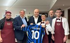 Il bel gesto di Lautaro Martinez a favore di 'Din Don Dan', il ristorante in cui lavorano i calciatori di due squadre DCPS