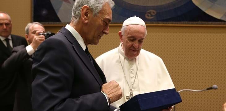 La FIGC piange la scomparsa di Papa Francesco. Gravina: