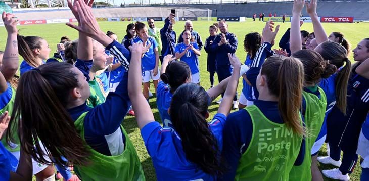 Le 20 Azzurrine pronte a volare in Polonia per la fase finale dell'Europeo: giovedì 12 la partenza, domenica 15 il debutto contro le padrone di casa