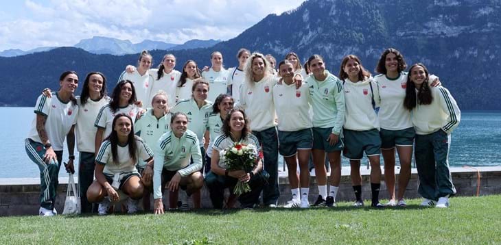 Verso i quarti con la Norvegia, Cantore e Piga: “Servirà leggerezza”. Linari festeggiata dalla squadra per la laurea in Scienze Motorie