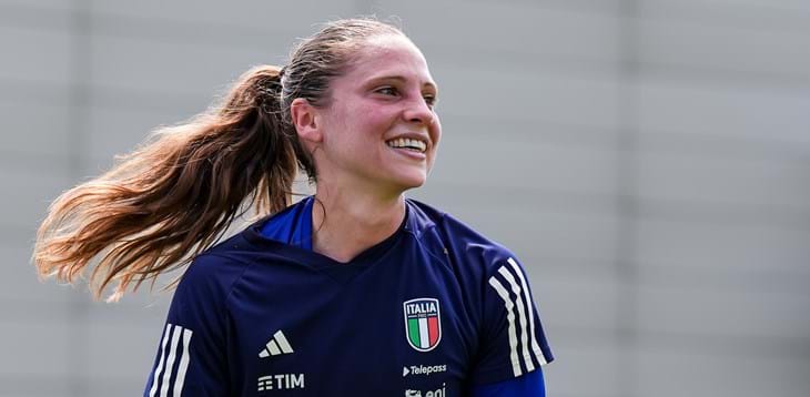 A Weggis è scattata la Azzurre mania: sorrisi, autografi e musica nell’allenamento aperto al pubblico. Giuliani: “Good vibes in vista della semifinale”