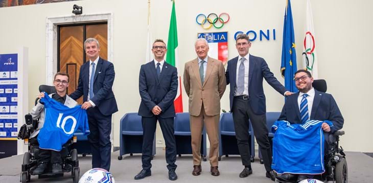 EPFA Nations Cup, a Lignano Sabbiadoro l’Europeo di Powerchair Football. L’Italia a caccia di un pass per il Mondiale e in campo con le maglie della Nazionale di calcio