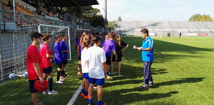 Le ragazze del CFT a Coverciano con l'UEFA