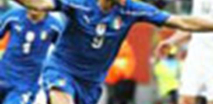 Prima Smeltz, poi Iaquinta su rigore. Secondo pareggio dell’Italia